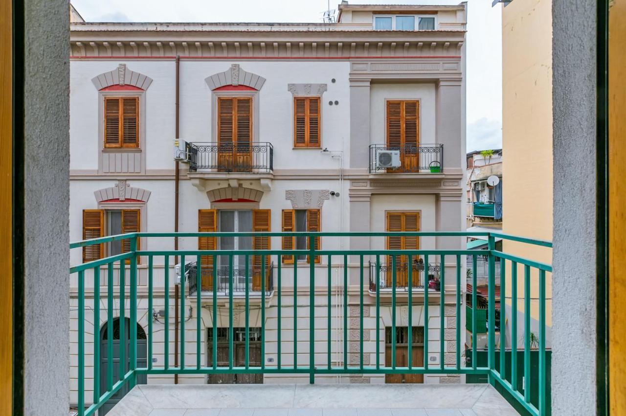 Villa Malfitano And Lolli Station Apt With Terrace Palermo Dış mekan fotoğraf